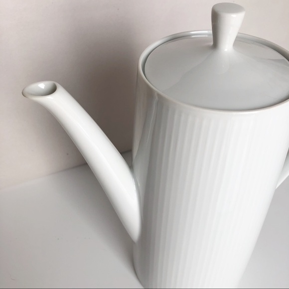 Vintage MCM White Teapot - Picture 4 of 6